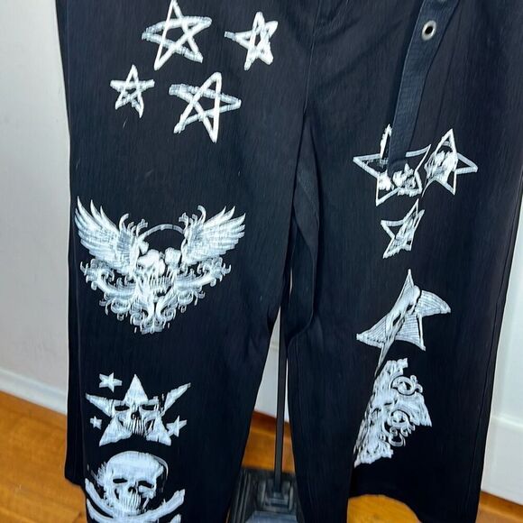 Hot Topic Black Skull Icons Belted Wide-Leg Jeans Size 3/28 Nwt - Picture 3 of 7